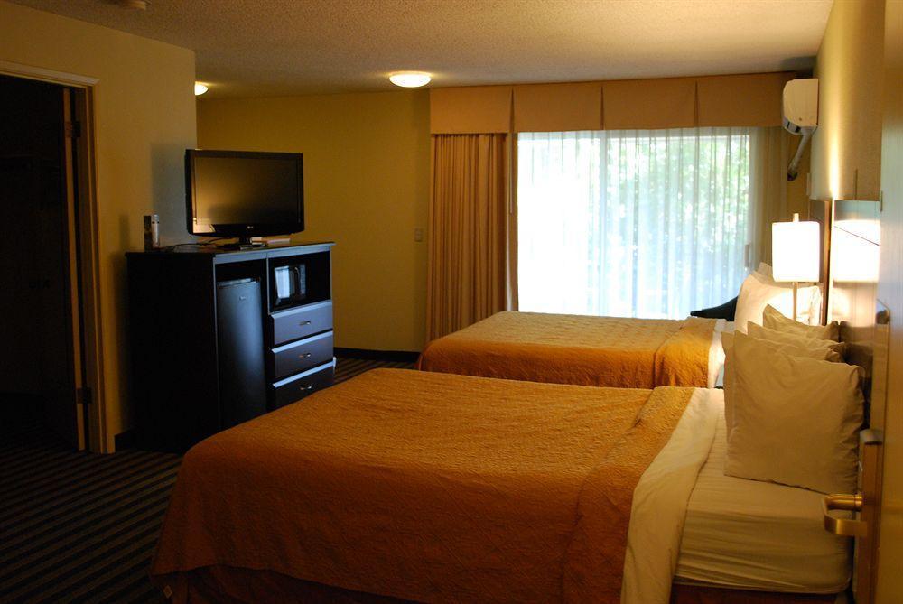 Quality Inn & Suites Vancouver - Hazel Dell Екстер'єр фото
