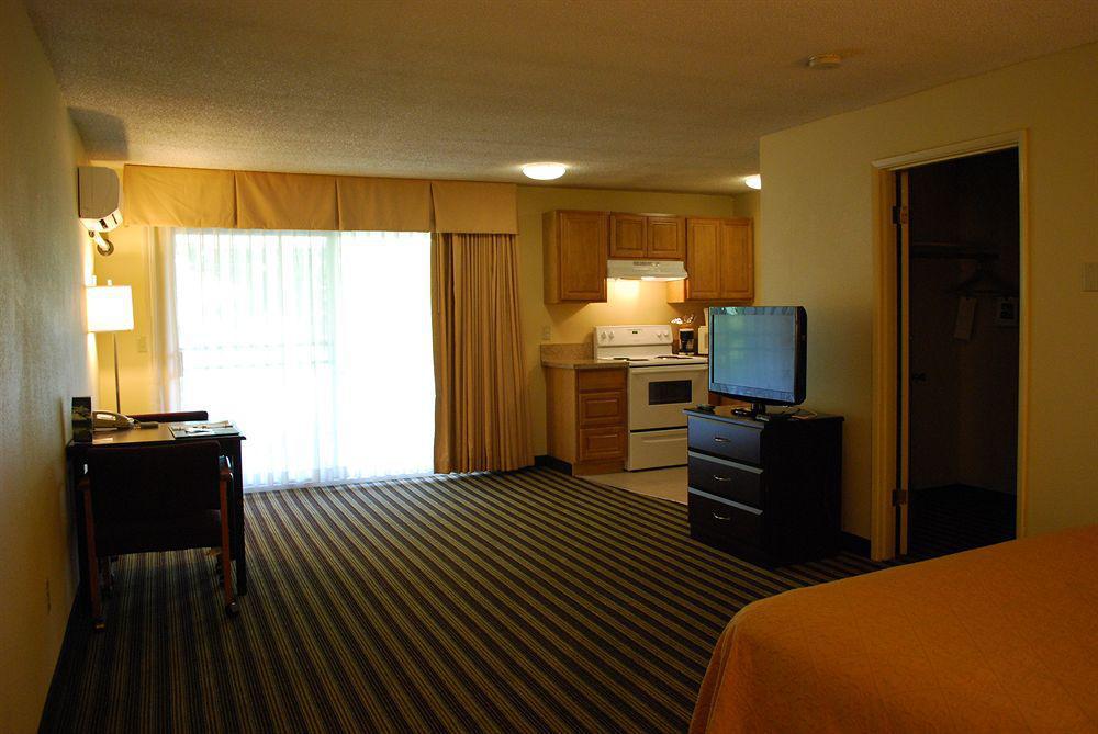 Quality Inn & Suites Vancouver - Hazel Dell Екстер'єр фото